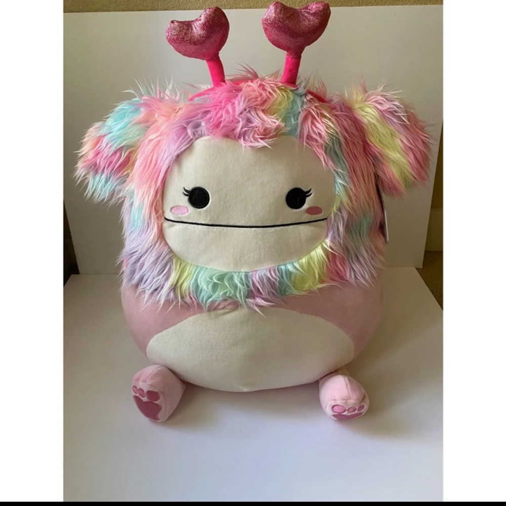 DOBRILLA BIGFOOT 20” SQUISHMELLOWS VALENTINES 2022